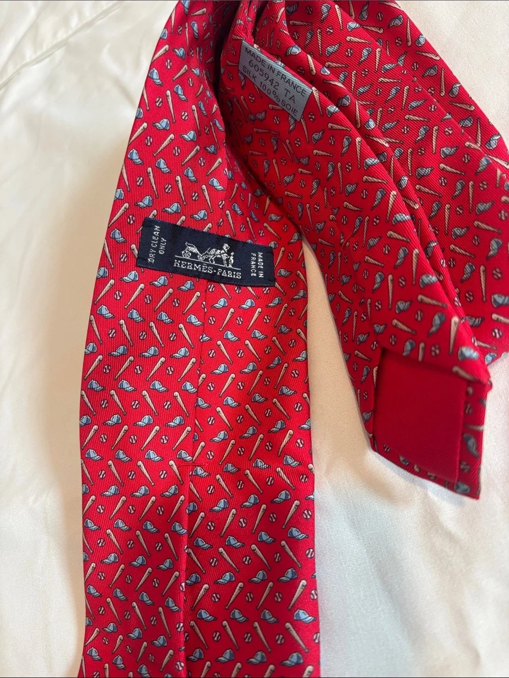Hermes Men's Classic Red Patterned Tie
